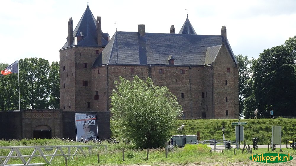 Bezoek Slot Loevestein
